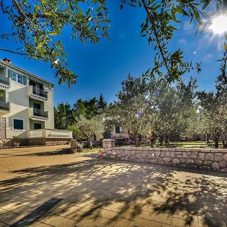 In Olive Garden Apartment Starigrad Paklenica Exterior foto