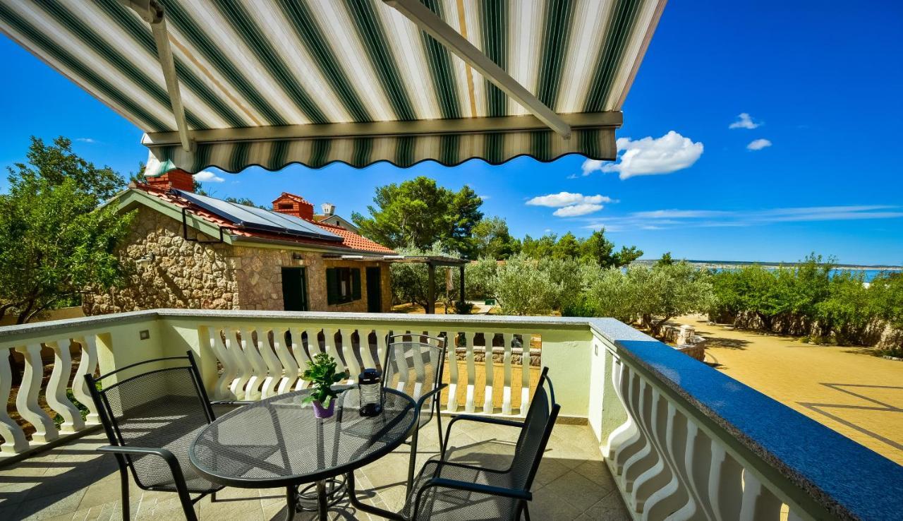 In Olive Garden Apartment Starigrad Paklenica Exterior foto
