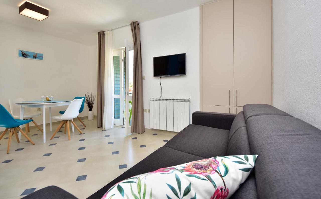 In Olive Garden Apartment Starigrad Paklenica Exterior foto