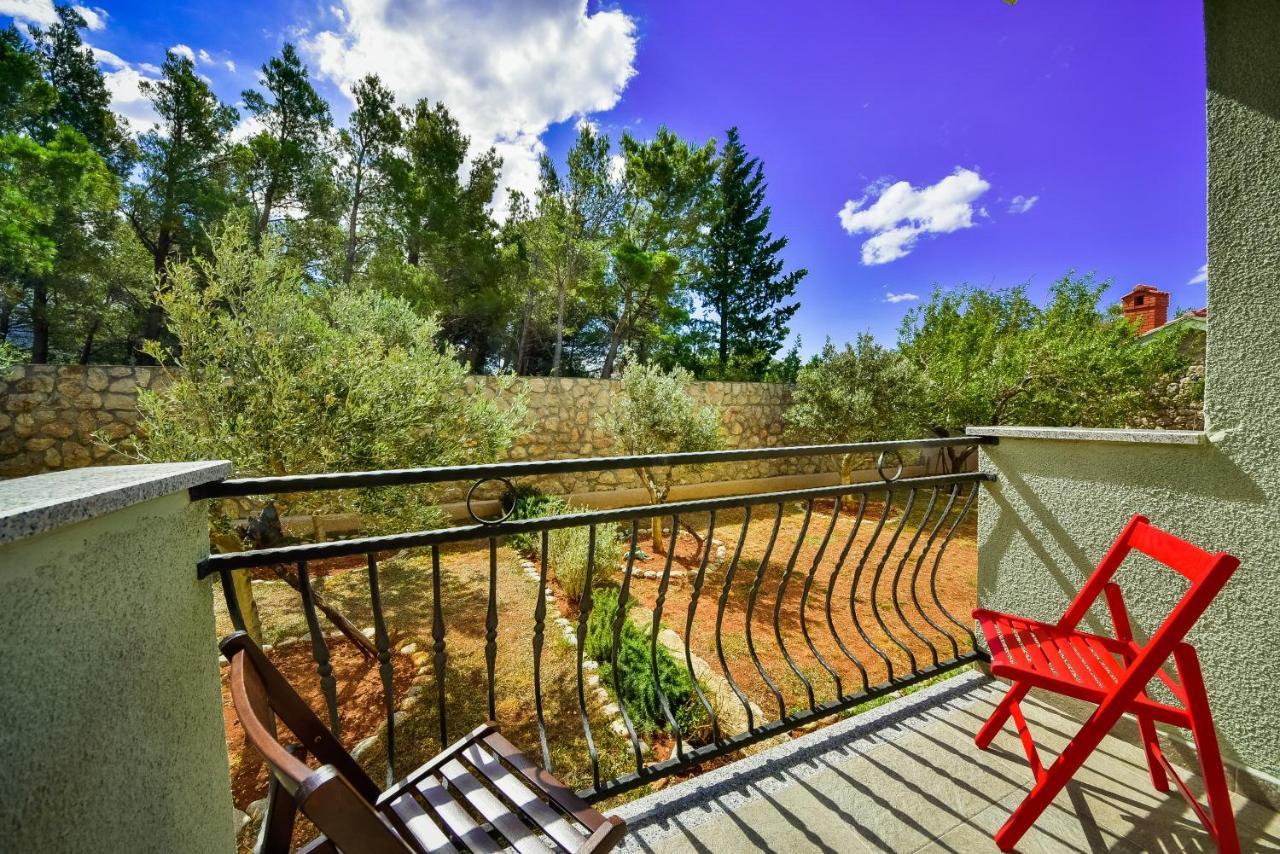 In Olive Garden Apartment Starigrad Paklenica Exterior foto