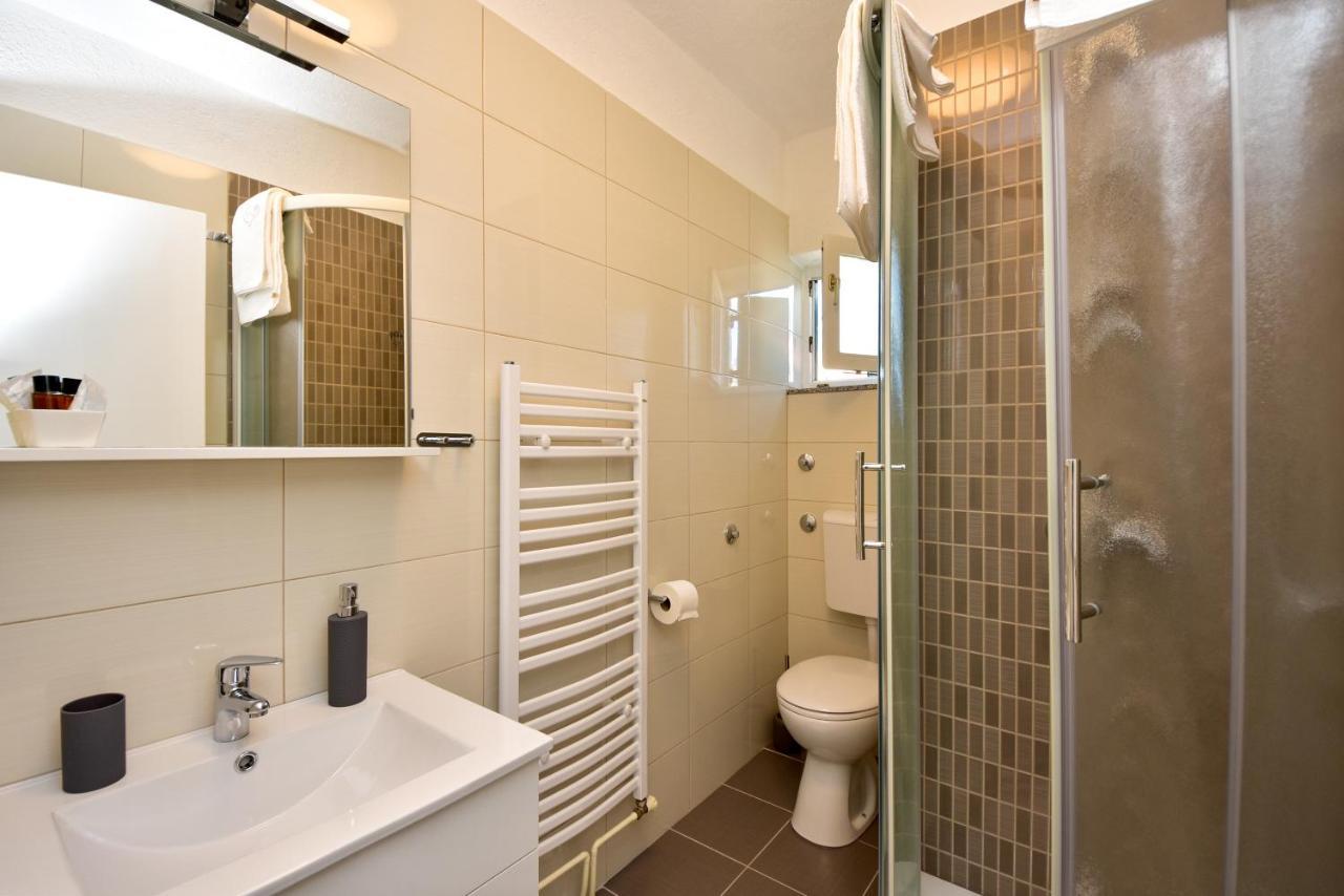 In Olive Garden Apartment Starigrad Paklenica Exterior foto