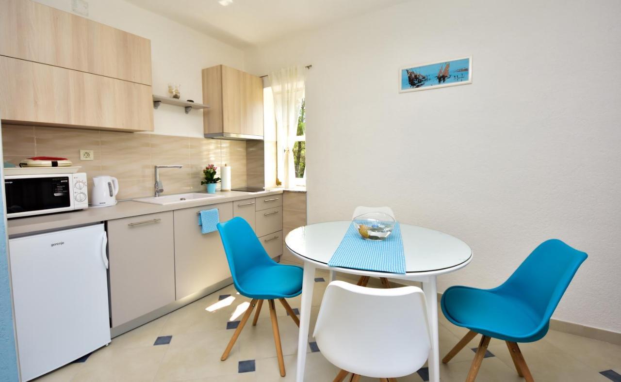 In Olive Garden Apartment Starigrad Paklenica Exterior foto