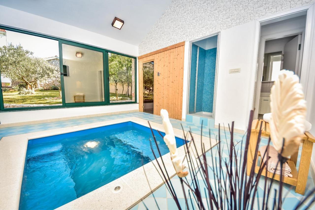 In Olive Garden Apartment Starigrad Paklenica Exterior foto